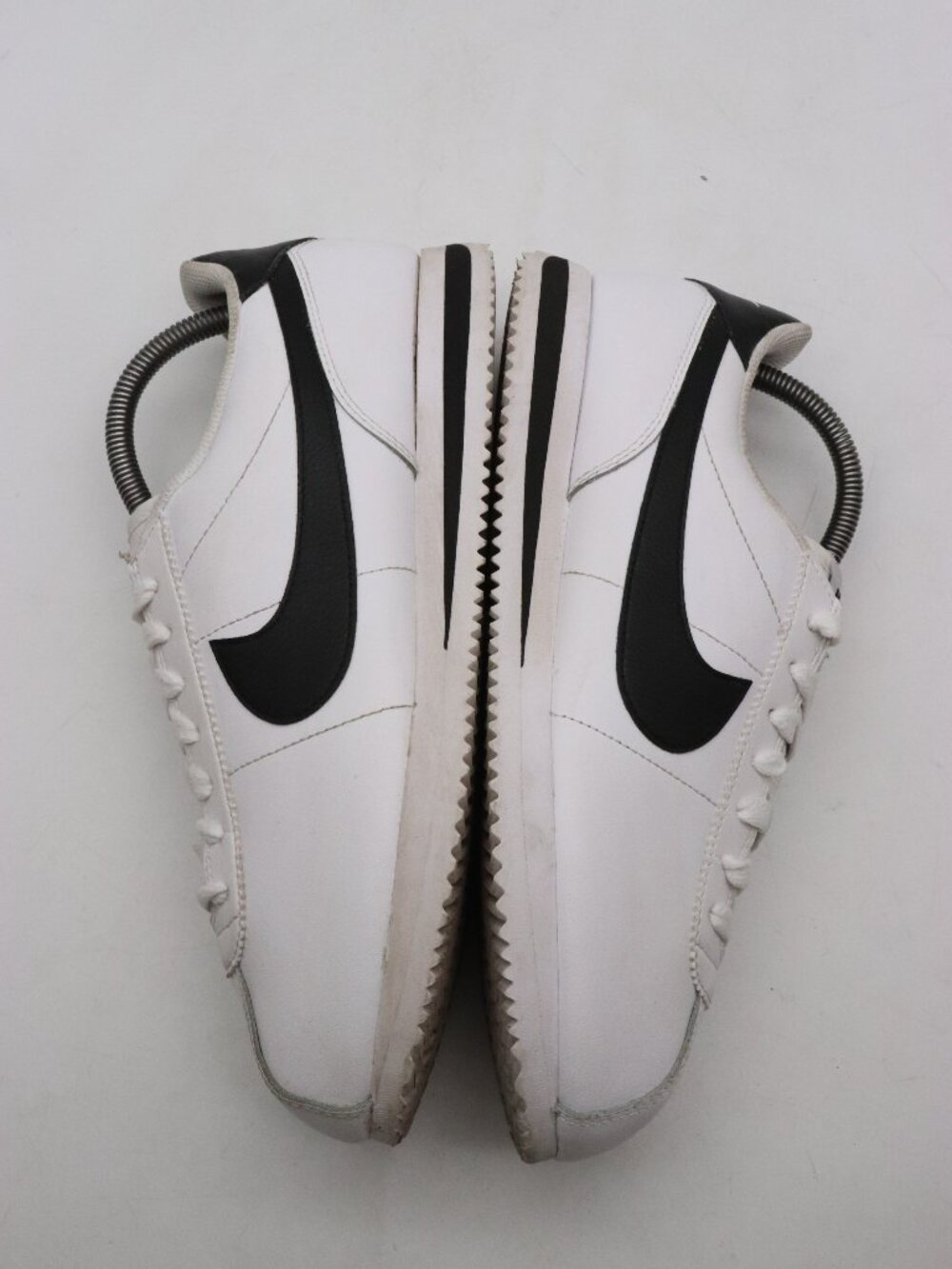 Nike Classic Cortez Men's Sizes 9 White Black Lace Up Sneakers DM4044-105 - Picture 7 of 10